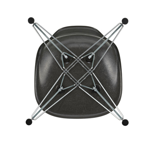 Cadeira Eames em Fibra de Vidro DSR / Base Cromada